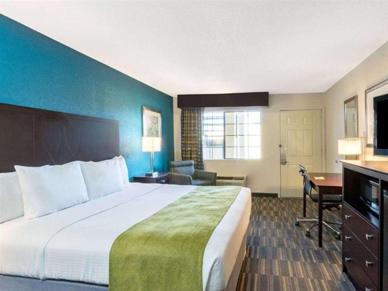 Days Inn By Wyndham Snyder Exterior photo