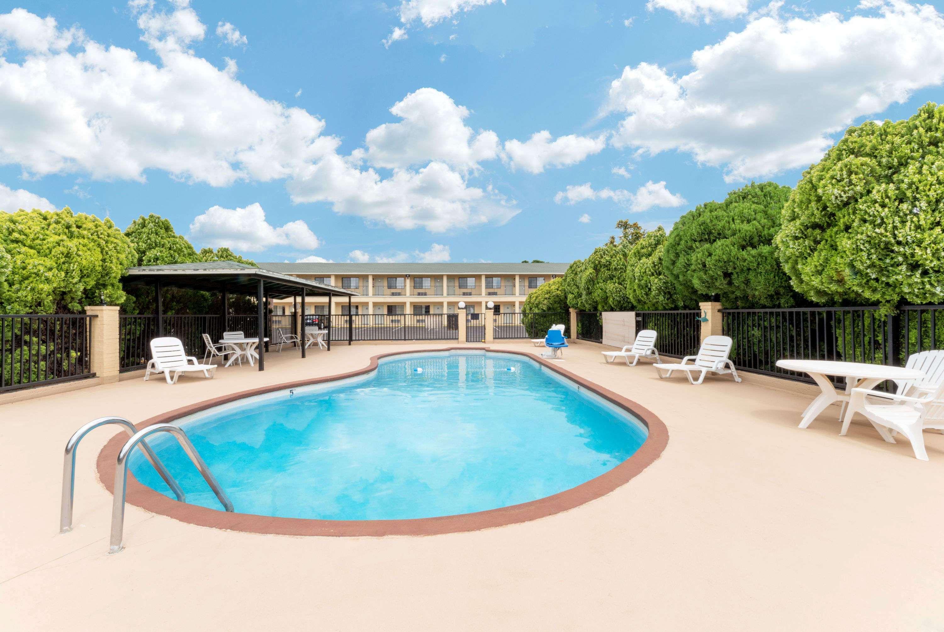 Days Inn By Wyndham Snyder Exterior photo