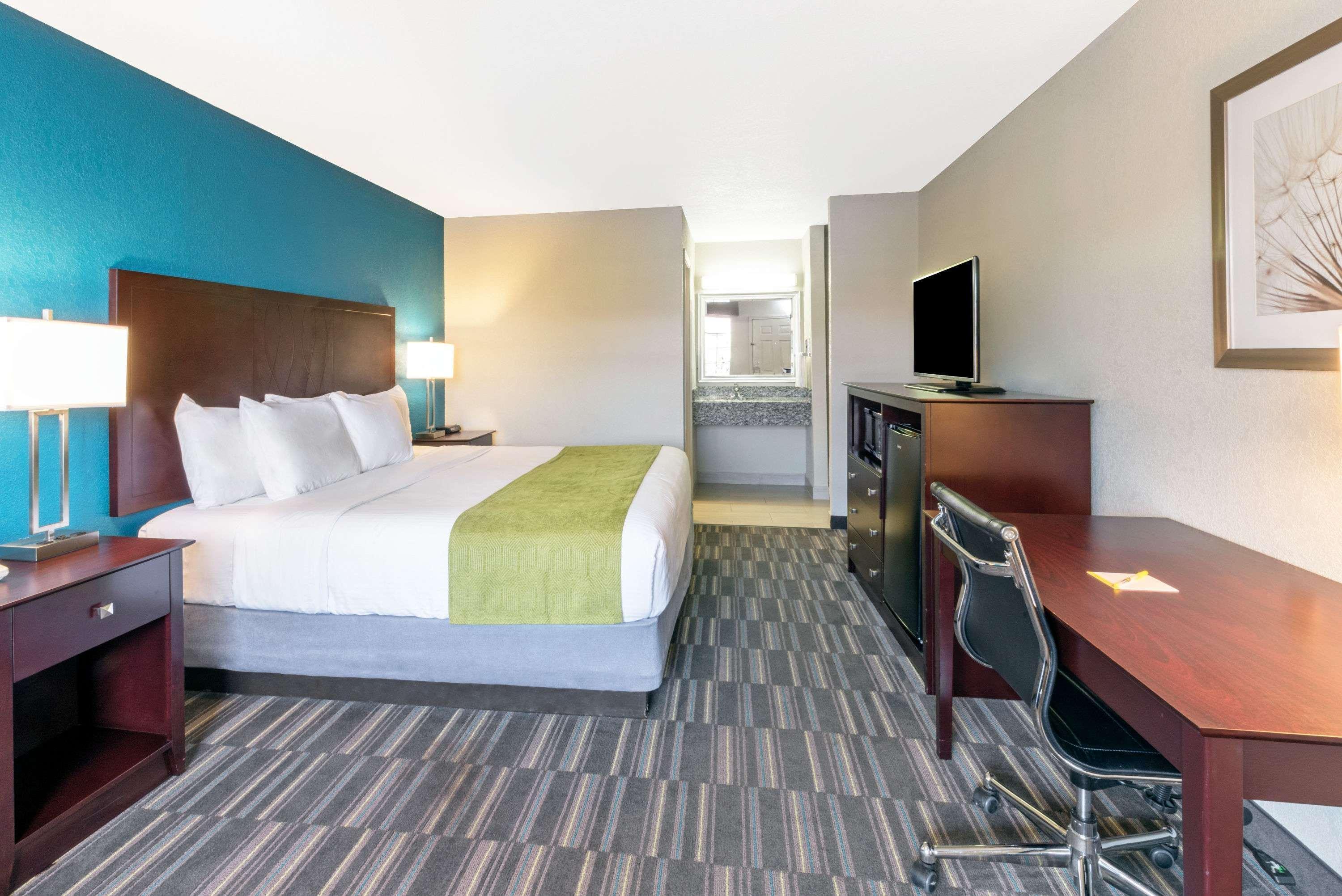 Days Inn By Wyndham Snyder Exterior photo